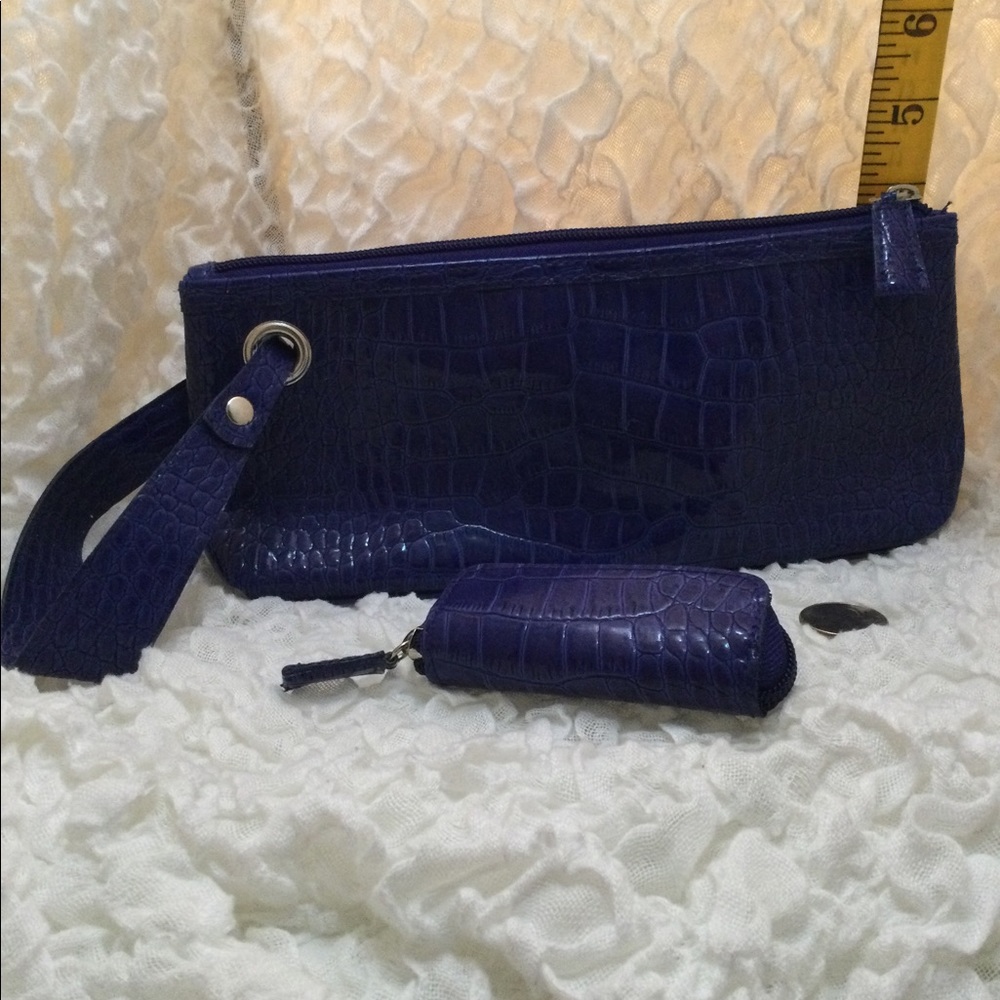 Wristlet by Elizabeth Arden - cobalt blue